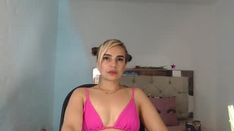Snapshot of julieta__fox_ chatting on 10, 3, 2025 julieta__fox_ online show from 10, 3, 2025
