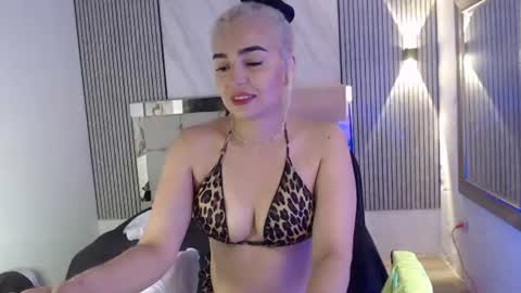 Snapshot of julieta__fox_ chatting on 9, 7, 2026 julieta__fox_ online show from 9, 7, 2026