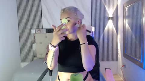Snapshot of julieta__fox_ chatting on 11, 7, 2026 julieta__fox_ online show from 11, 7, 2026