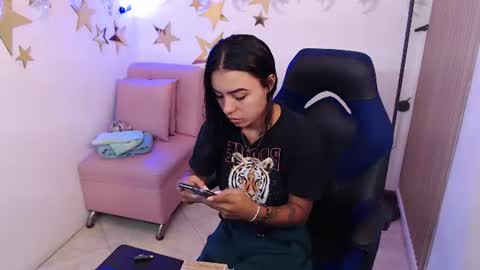 Snapshot of julieta_fn chatting on 18, 6, 2026 julieta_fn online show from 18, 6, 2026