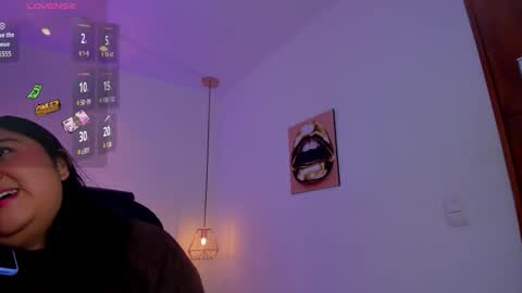 Snapshot of julieta_miller01 chatting on 5, 10, 2025 Julieta Mille online show from 5, 10, 2025