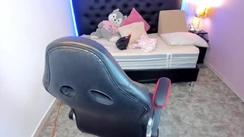 Snapshot of julieth_love_ chatting on 12, 10, 2025 Julieth online show from 12, 10, 2025