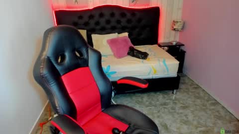 Julieth  online show from 4, 11, 2025