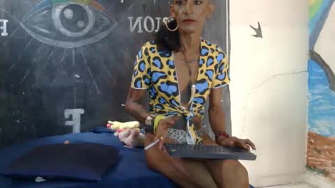 Julieth Wolf online show from 5, 2, 2025