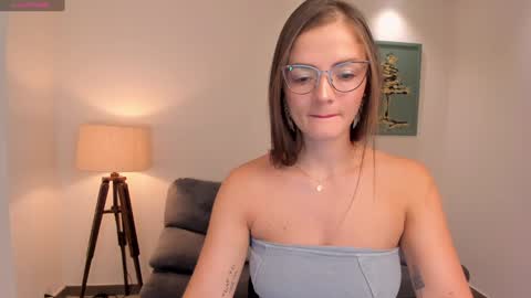 Snapshot of juliettabasset chatting on 27, 1, 2025 JULIETTA online show from 27, 1, 2025