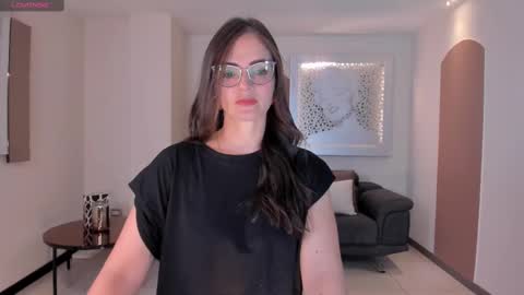 Snapshot of juliettabasset chatting on 5, 3, 2025 JULIETTA online show from 5, 3, 2025