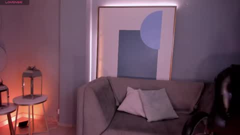 Juliette Moreau online show from 17, 4, 2026