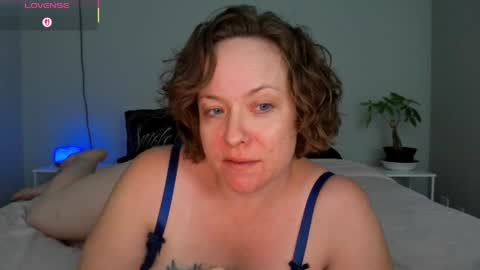 Snapshot of julimonroe chatting on 27, 4, 2026 Juli Monroe online show from 27, 4, 2026