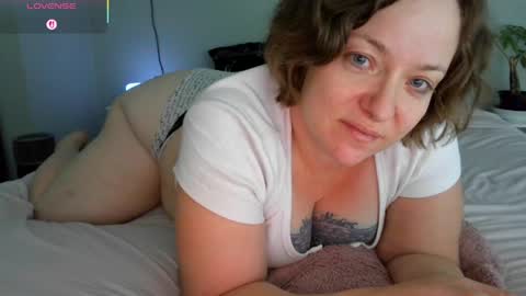 Snapshot of julimonroe chatting on 7, 5, 2026 Juli Monroe online show from 7, 5, 2026