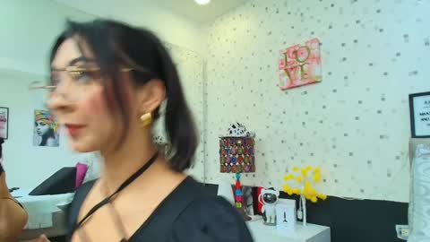 Julieta Reyes   online show from 9, 1, 2025