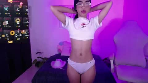 Snapshot of jully_dreams chatting on 26, 5, 2026 July online show from 26, 5, 2026