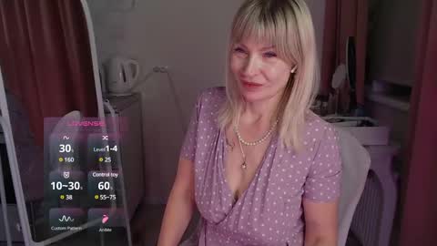 Snapshot of julvilnet chatting on 3, 12, 2024 Julia online show from 3, 12, 2024