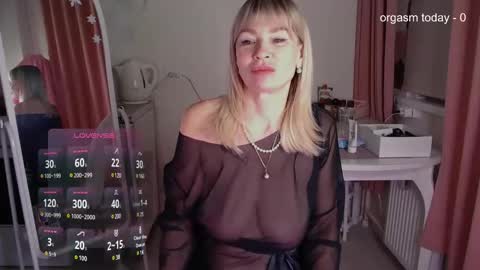 Snapshot of julvilnet chatting on 3, 2, 2025 Julia online show from 3, 2, 2025