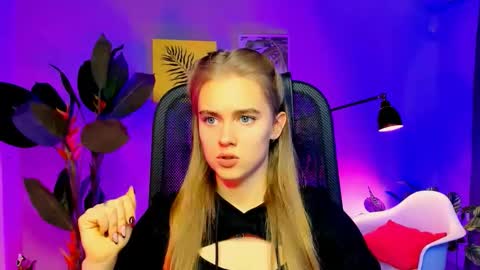 Snapshot of junewoods chatting on 20, 11, 2025 junewoods online show from 20, 11, 2025