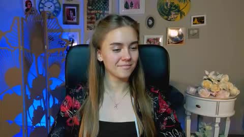 Snapshot of junewoods chatting on 25, 11, 2025 junewoods online show from 25, 11, 2025