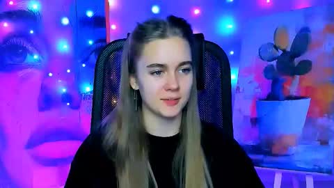 Snapshot of junewoods chatting on 18, 12, 2025 junewoods online show from 18, 12, 2025