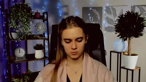 Snapshot of junewoods chatting on 19, 12, 2025 junewoods online show from 19, 12, 2025