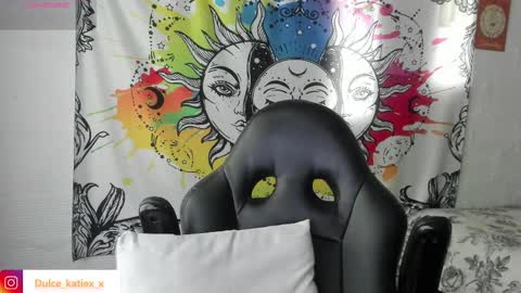 Snapshot of just_katiex chatting on 28, 2, 2025 Sofia online show from 28, 2, 2025