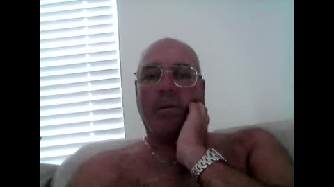 Snapshot of justcallmemarcus chatting on 17, 12, 2025 justcallmemarcus online show from 17, 12, 2025