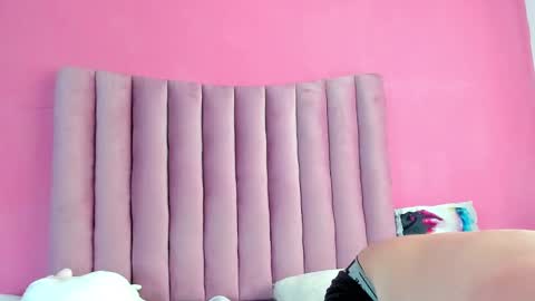 Snapshot of justin_jazmin chatting on 5, 2, 2025 JUSTIN Y JAZMIN online show from 5, 2, 2025