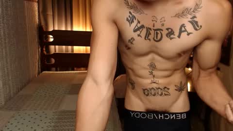 justine_hunk online show from 10, 1, 2025