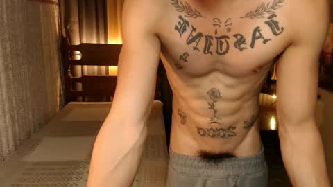 justine_hunk online show from 10, 3, 2025