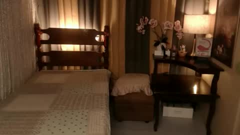 justine_hunk online show from 5, 10, 2025