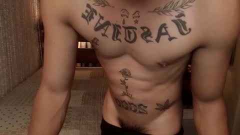 justine_hunk online show from 10, 5, 2026