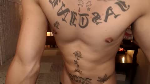 justine_hunk online show from 12, 5, 2026