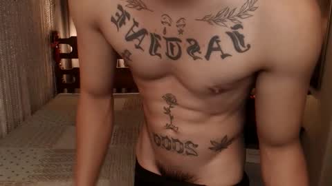 justine_hunk online show from 12, 5, 2026