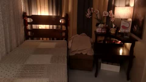 justine_hunk online show from 25, 5, 2026