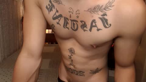 justine_hunk online show from 4, 6, 2026