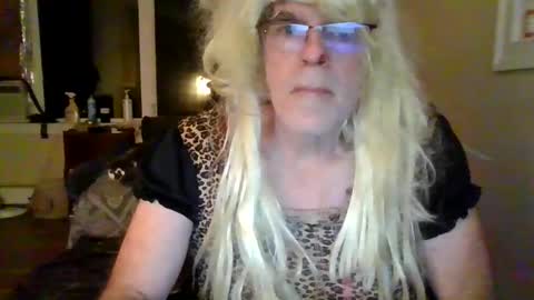 justinefox online show from 25, 10, 2025