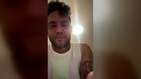 justme697977 online show from 18, 4, 2026