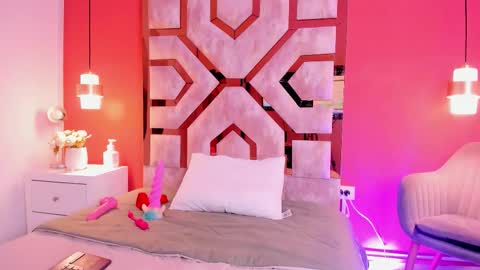 Mia online show from 8, 3, 2026