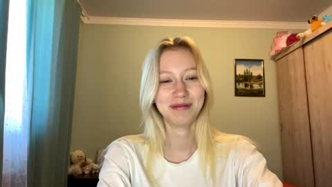Mia 1st day here online show from 5, 6, 2026