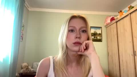 Mia 1st day here online show from 10, 6, 2026