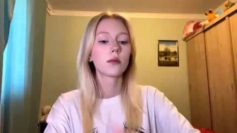 Mia 1st day here online show from 22, 6, 2026
