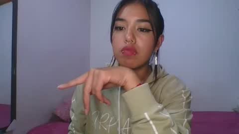 KAHELIINDEPENDENT MODEL online show from 31, 12, 2024