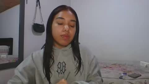 KAHELIINDEPENDENT MODEL online show from 8, 3, 2025