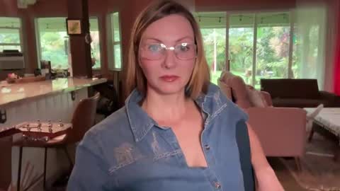 Kailee Smile online show from 1, 1, 2025