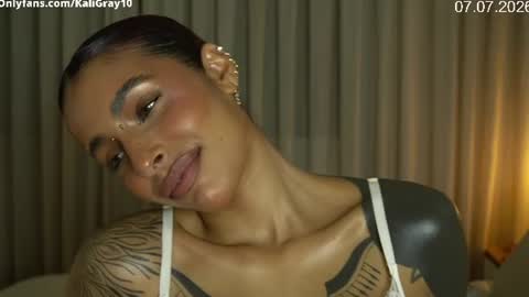 Snapshot of kaligray10 chatting on 7, 7, 2026 kaligray10 online show from 7, 7, 2026