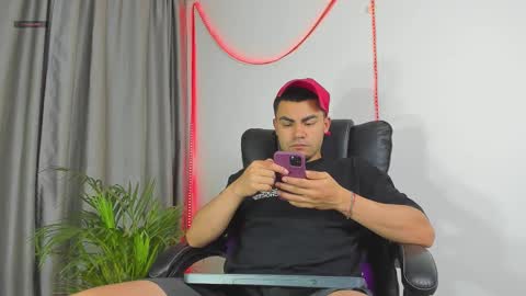 Snapshot of kalivan_voinesscu chatting on 1, 12, 2025 K A L I online show from 1, 12, 2025