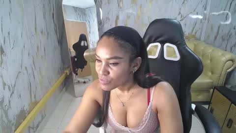 Snapshot of kamala_a chatting on 11, 11, 2025 Kamala. Live 2100 - 600 online show from 11, 11, 2025