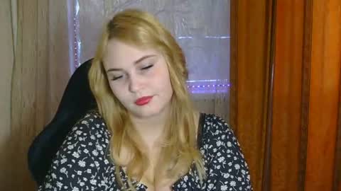 Snapshot of kamilablonde chatting on 25, 7, 2026 KamilaBlonde online show from 25, 7, 2026