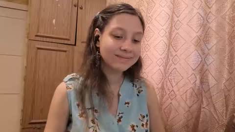 Mari  Simmons online show from 6, 11, 2025