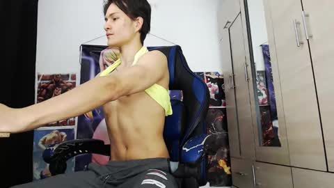 Snapshot of kanekixxxhot chatting on 18, 12, 2025 andres online show from 18, 12, 2025