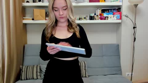 Snapshot of kara_smith_ chatting on 15, 12, 2024 Kara. Off from 15th till 24th of December online show from 15, 12, 2024