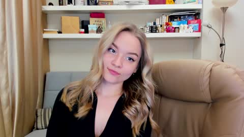 Snapshot of kara_smith_ chatting on 30, 12, 2024 Kara. Off from 15th till 24th of December online show from 30, 12, 2024