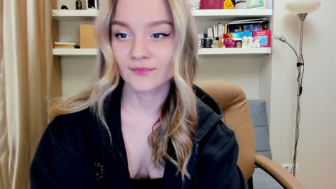 Snapshot of kara_smith_ chatting on 10, 1, 2025 Kara. Off from 15th till 24th of December online show from 10, 1, 2025